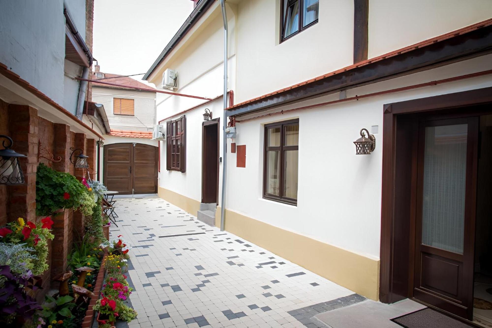 Cochet House Sibiu Aparthotel Luaran gambar